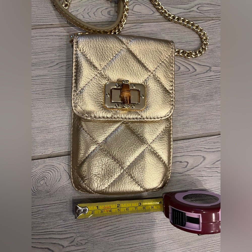 Lily Pulitzer Gold Quilted Leather Lindley Crossbody Phone Bag - Picture 10 of 12